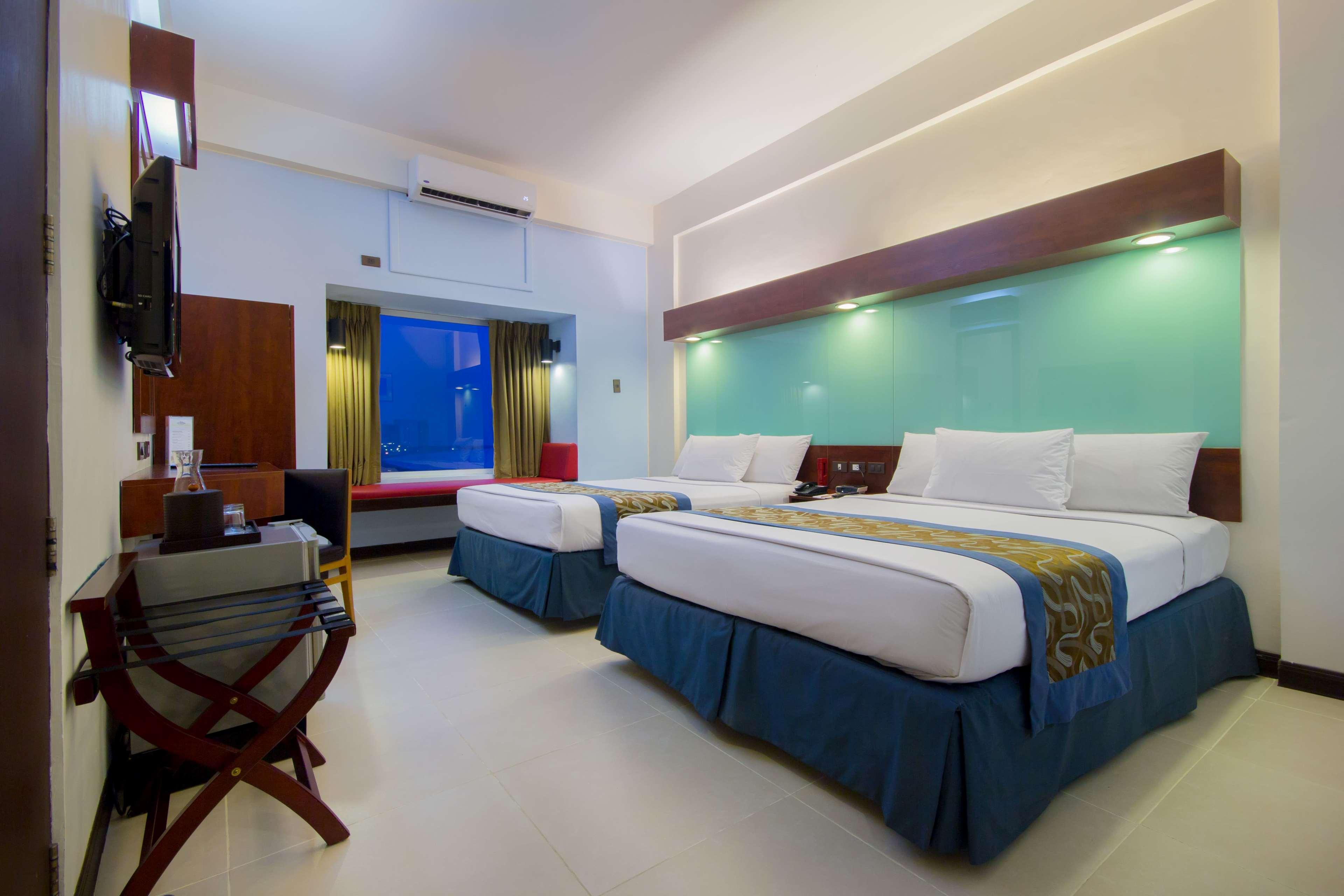 Microtel By Wyndham Mall Of Asia Pasay Exterior foto