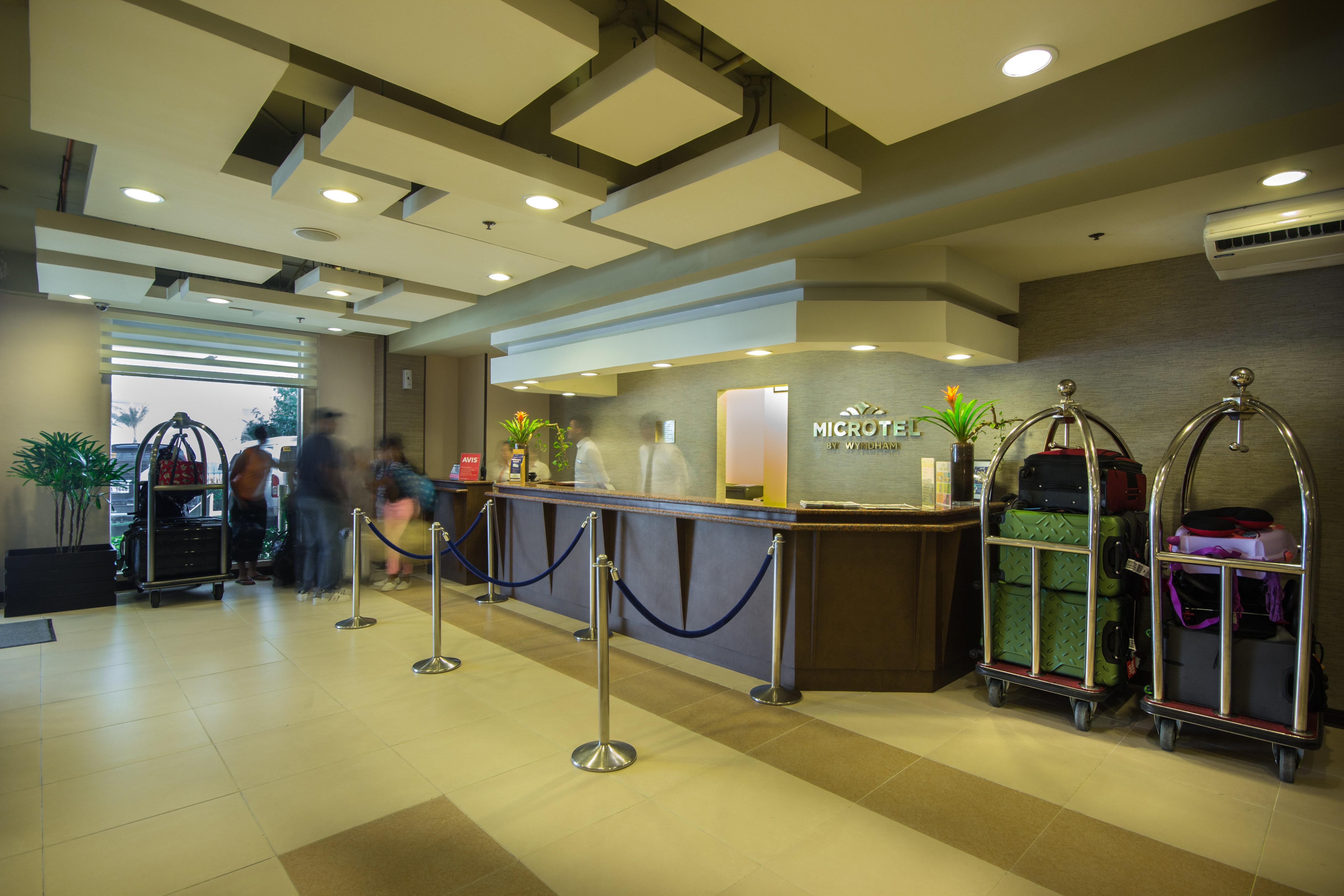 Microtel By Wyndham Mall Of Asia Pasay Exterior foto