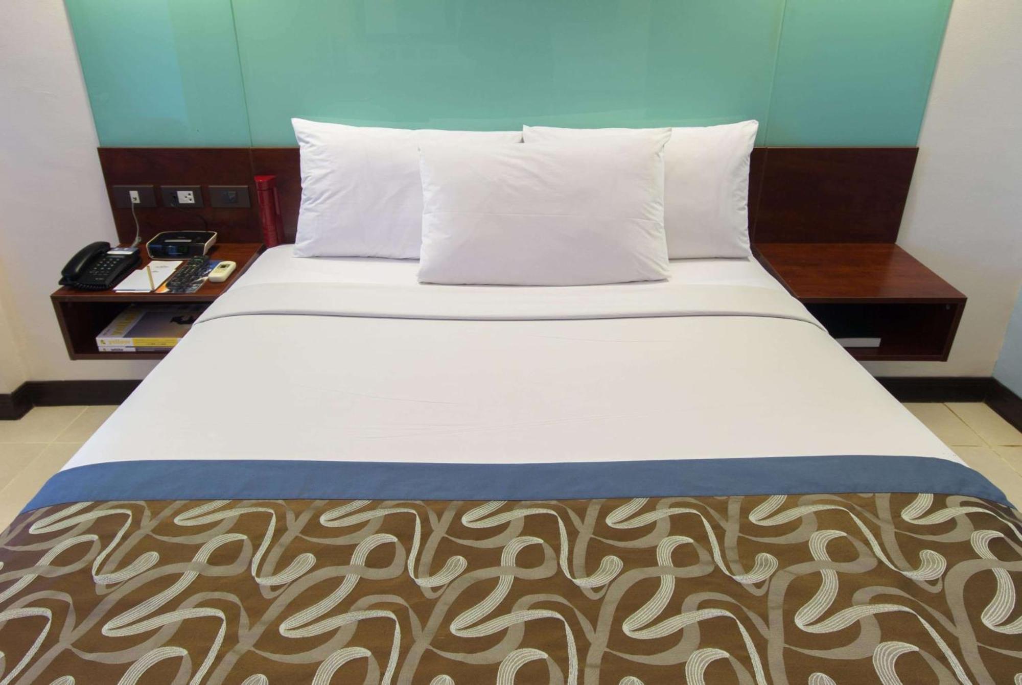 Microtel By Wyndham Mall Of Asia Pasay Exterior foto
