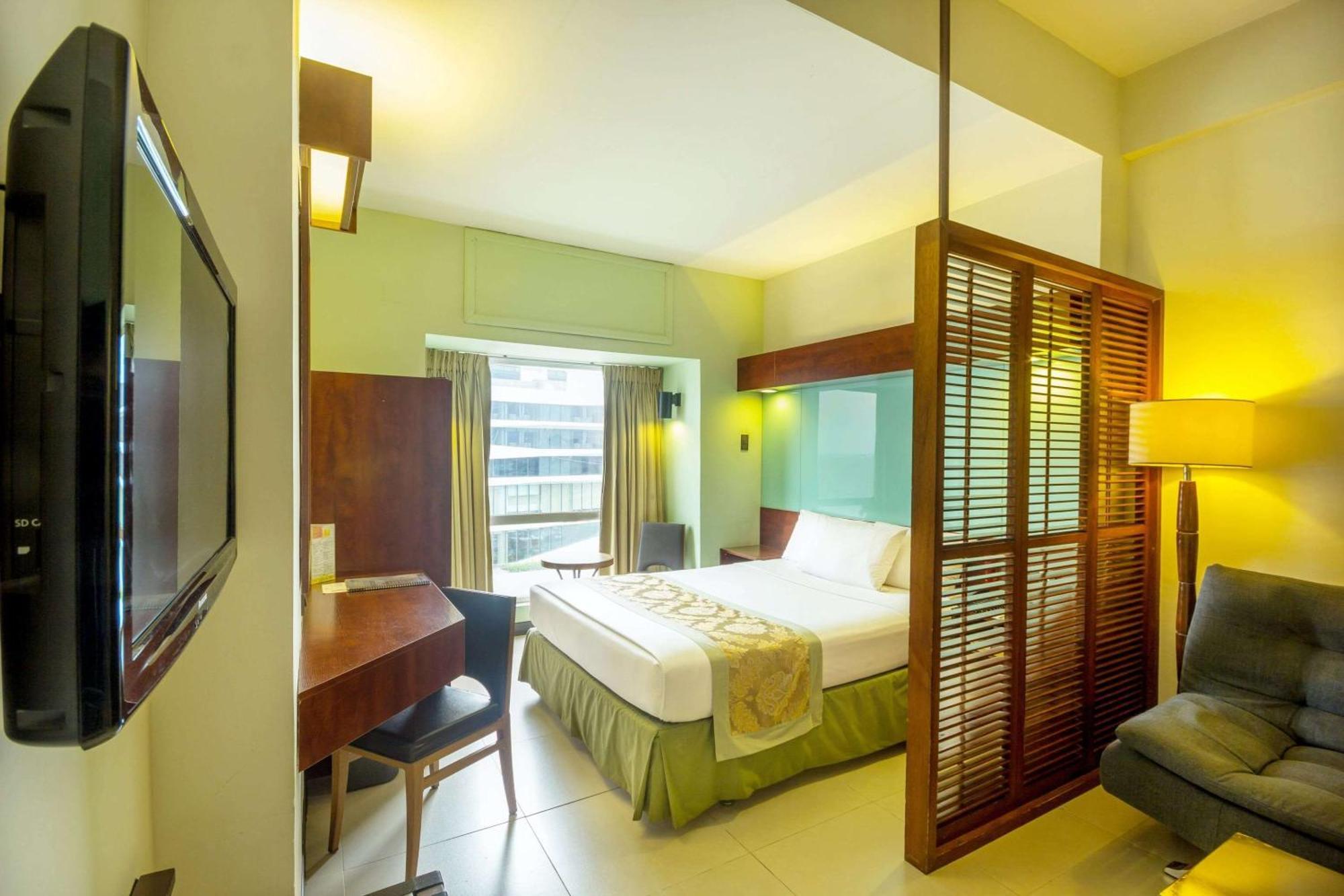Microtel By Wyndham Mall Of Asia Pasay Exterior foto