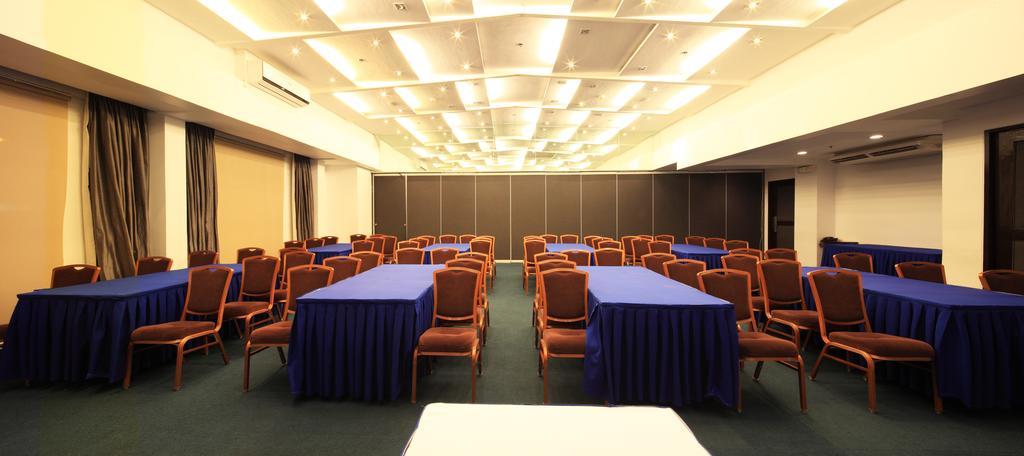 Microtel By Wyndham Mall Of Asia Pasay Exterior foto