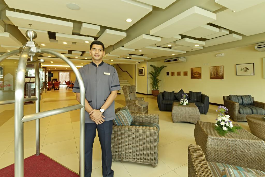 Microtel By Wyndham Mall Of Asia Pasay Exterior foto